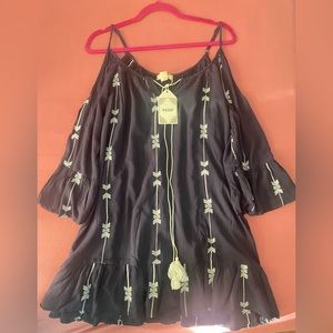 NWT!Beautiful Navy Blue Midi Dress with White Embroidered Arrows. Medium in size